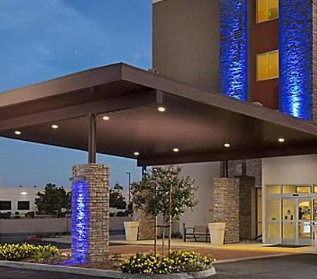 Holiday Inn Express Visalia-Sequoia Gateway Area By Ihg Exterior photo
