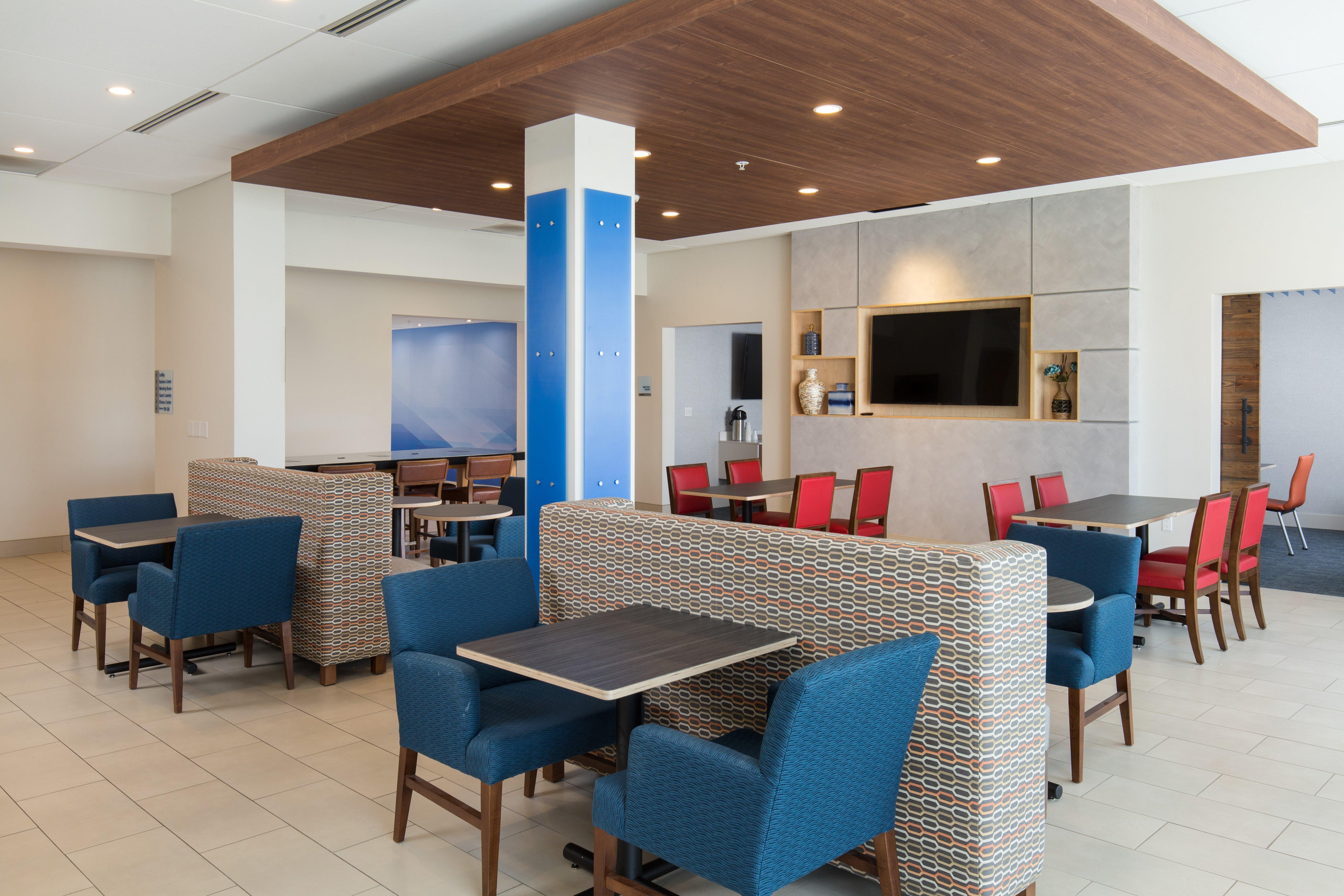 Holiday Inn Express Visalia-Sequoia Gateway Area By Ihg Exterior photo