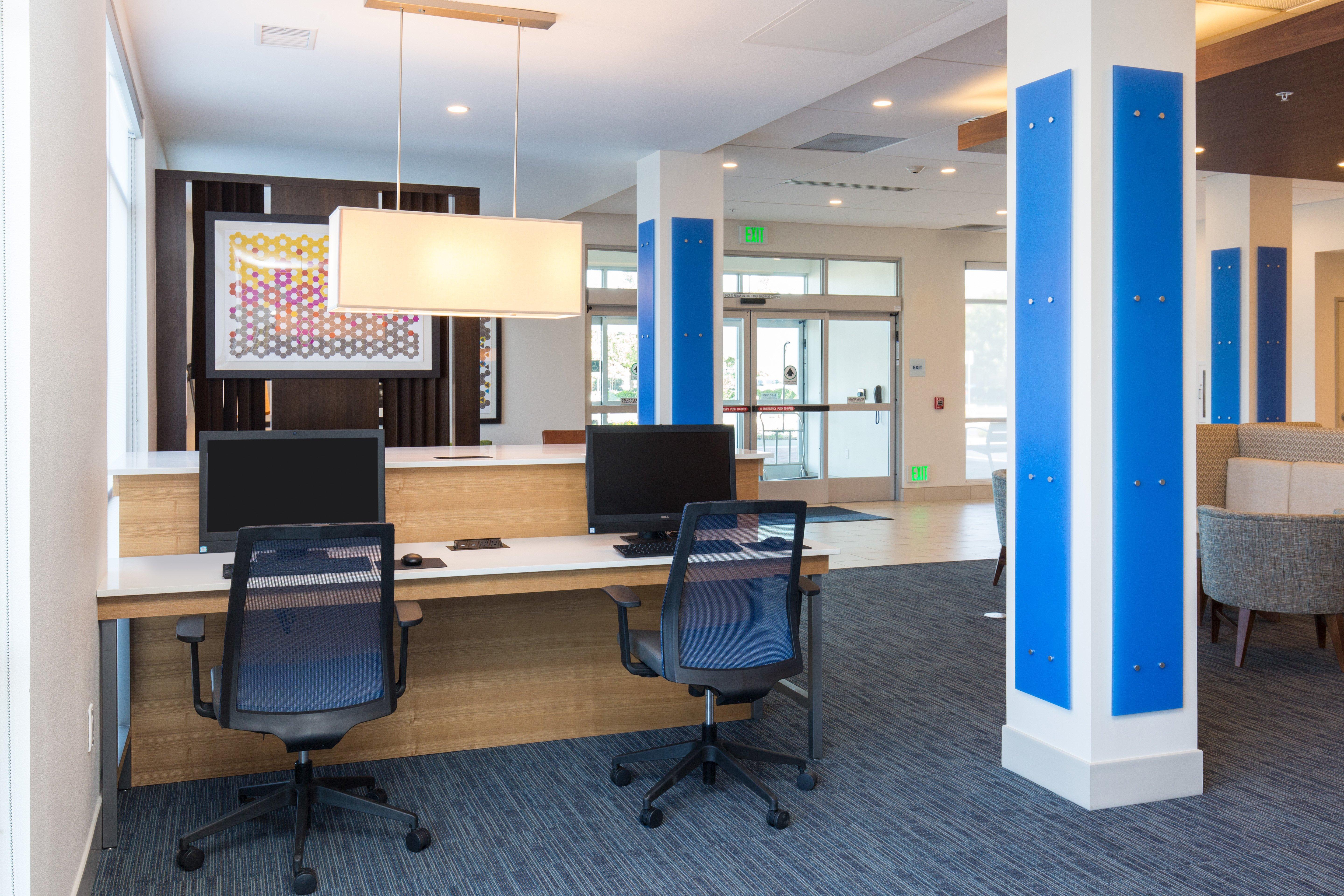 Holiday Inn Express Visalia-Sequoia Gateway Area By Ihg Exterior photo