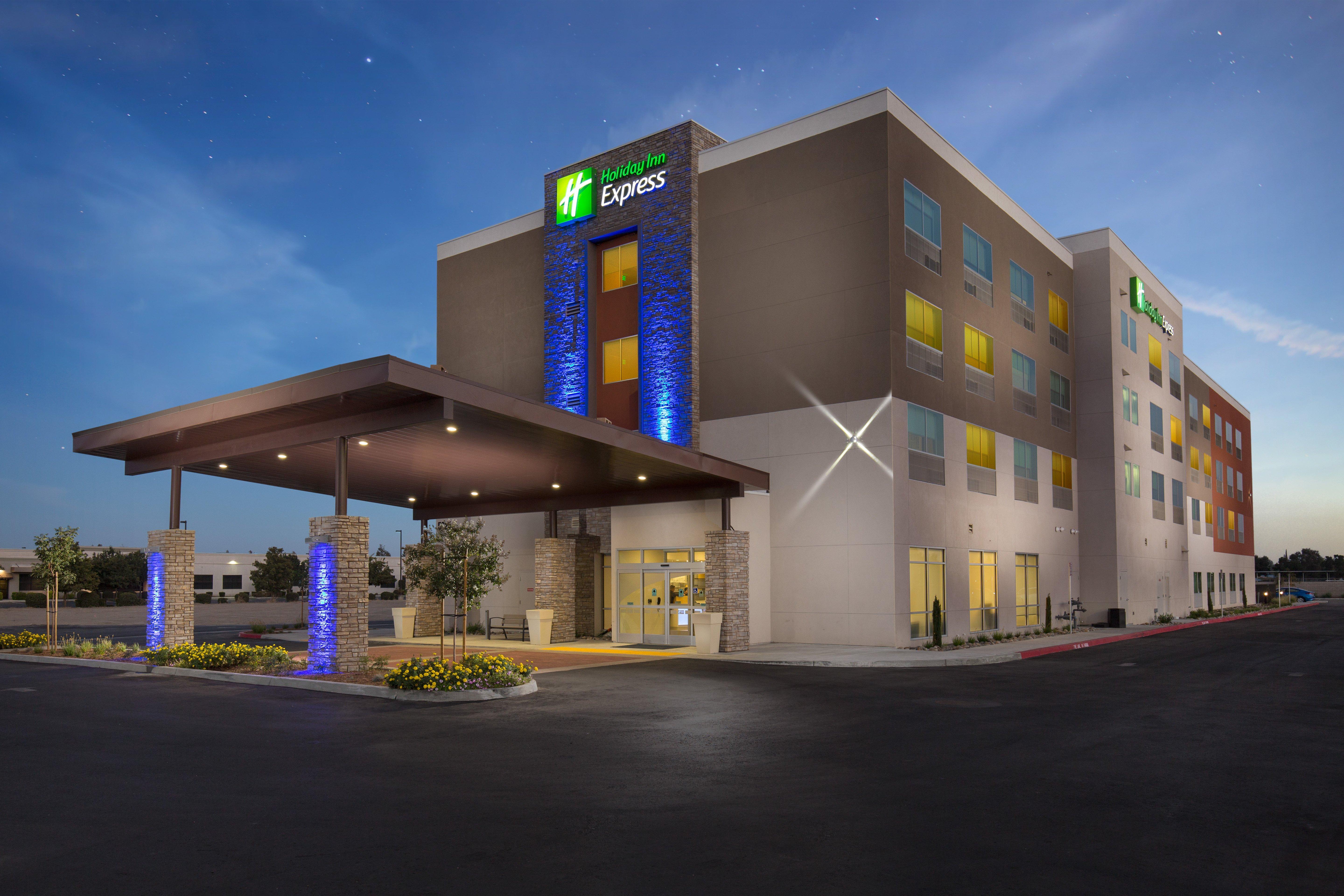Holiday Inn Express Visalia-Sequoia Gateway Area By Ihg Exterior photo