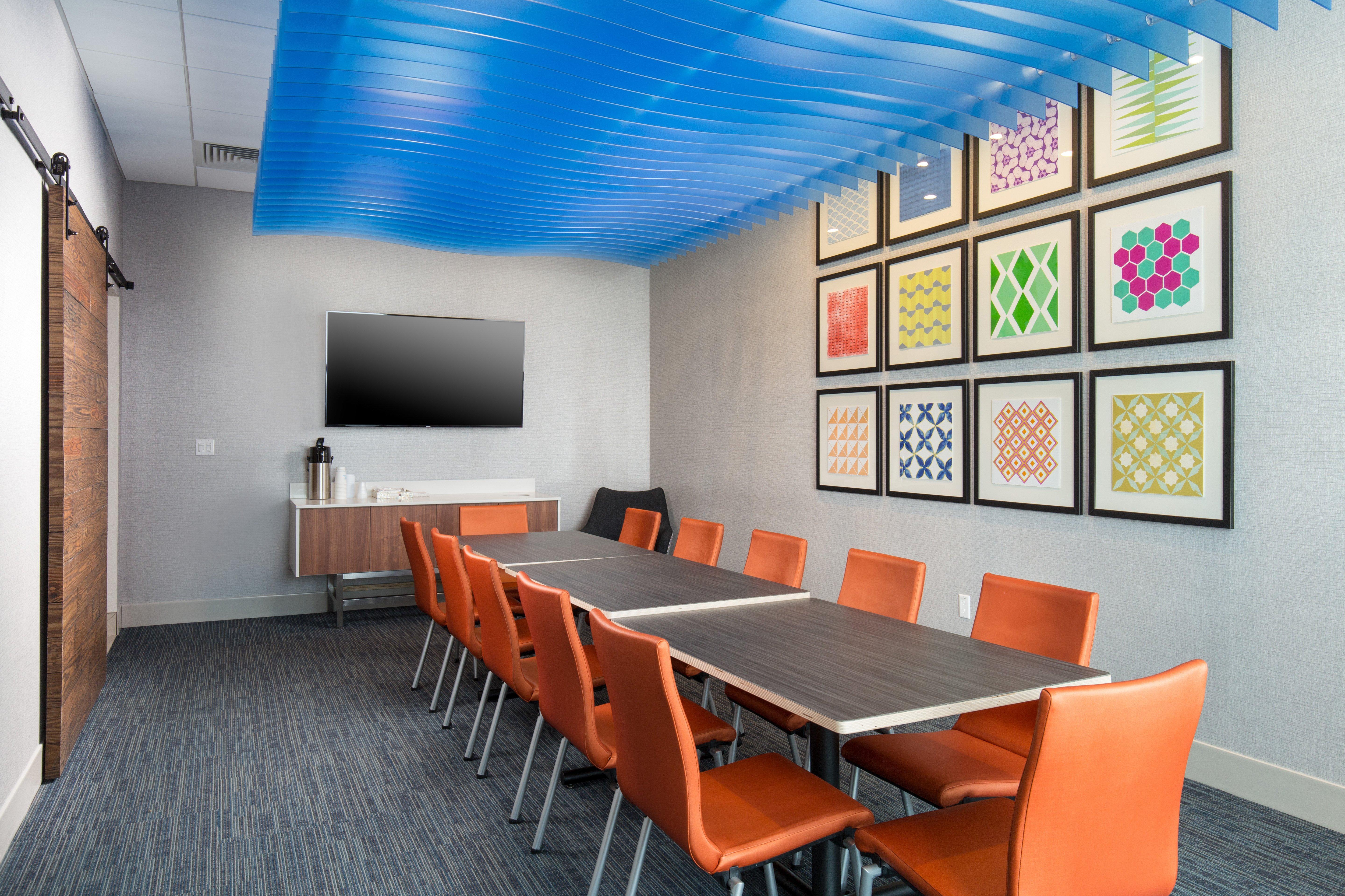 Holiday Inn Express Visalia-Sequoia Gateway Area By Ihg Exterior photo