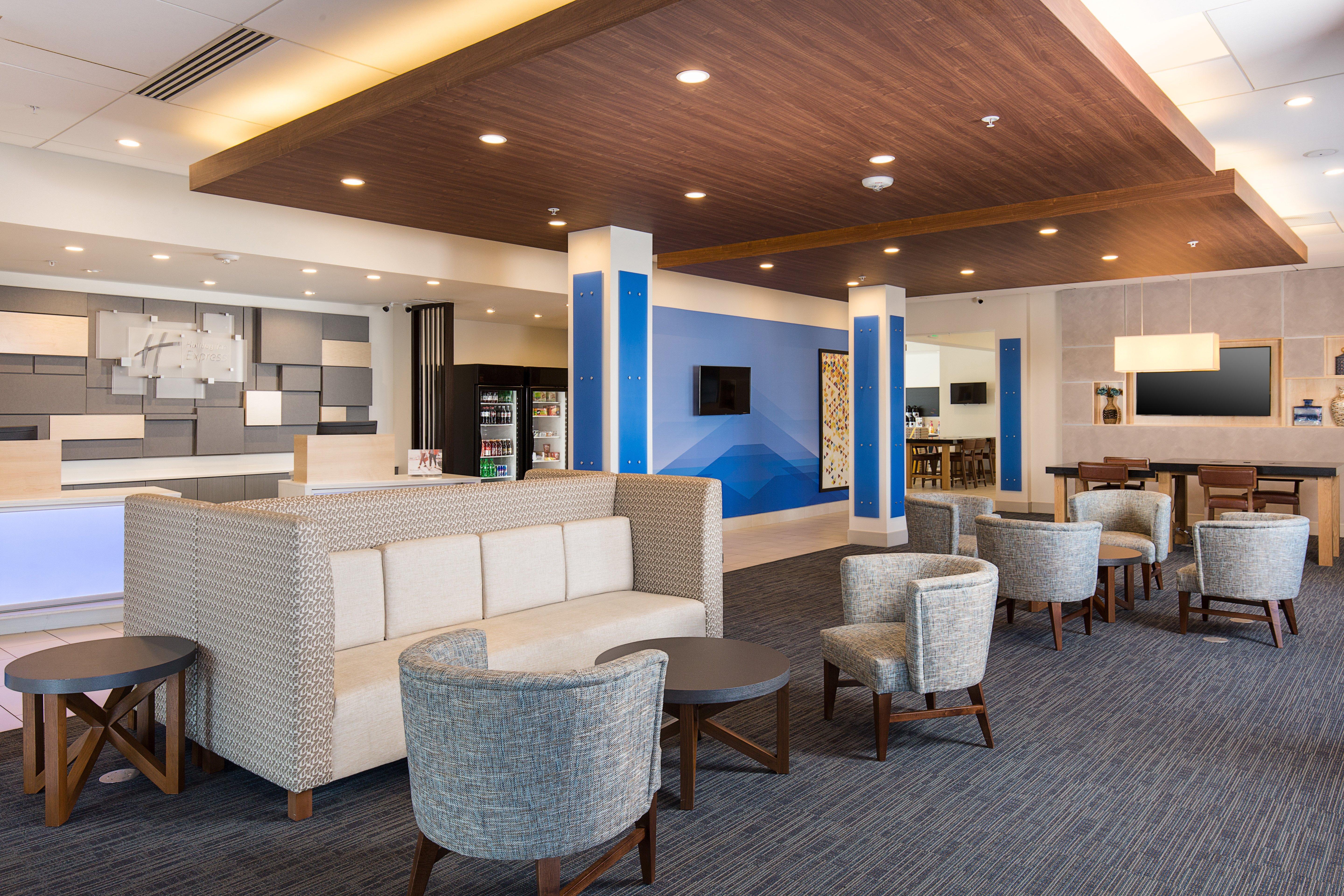 Holiday Inn Express Visalia-Sequoia Gateway Area By Ihg Exterior photo