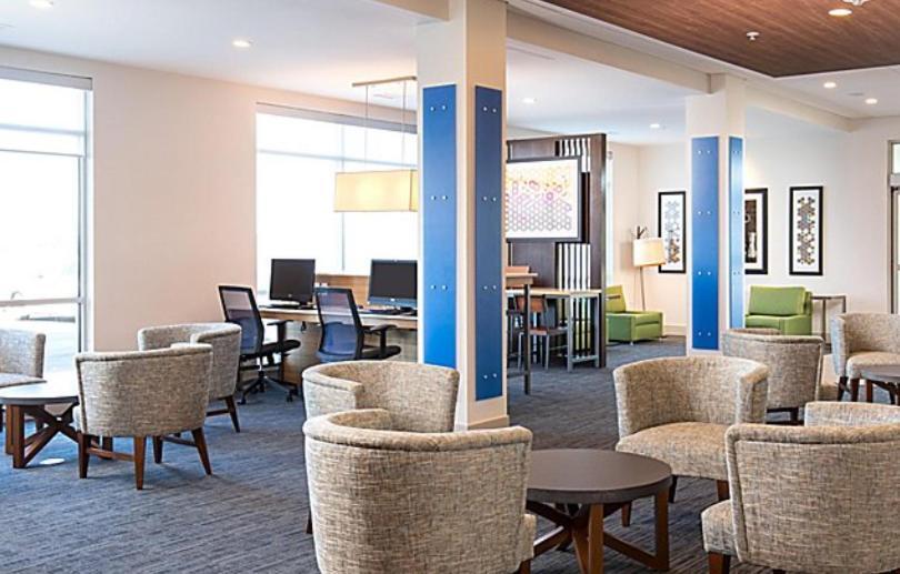 Holiday Inn Express Visalia-Sequoia Gateway Area By Ihg Exterior photo